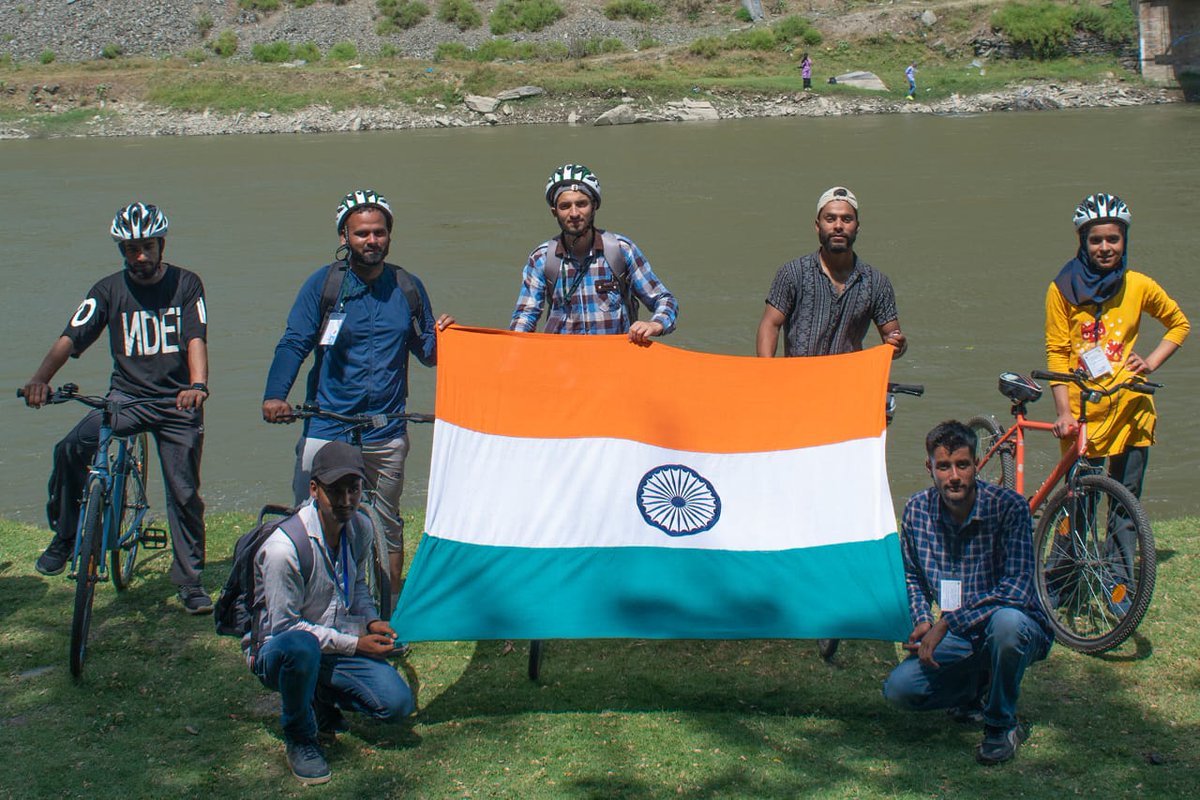 awazebaramulla's tweet photo. #Daggergunners organized a cycle rally from #Baramulla to #EcoPark to commemorate 77th #IndependenceDay, in which many young and enthusiastic students from various schools and colleges participated and showed their love for the nation.
#HarGharTiranga 
#IndependenceDay2023 https://t.co/7llaUmV05w