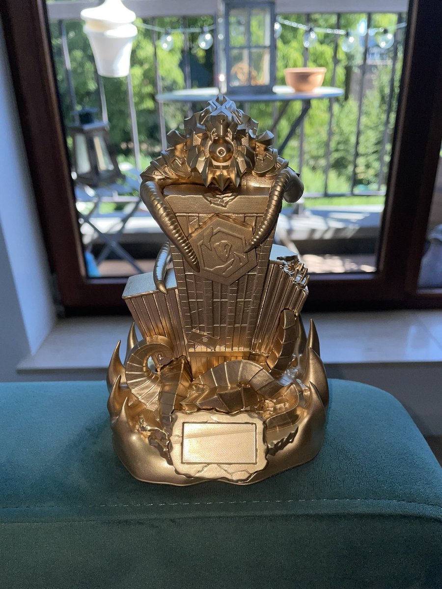 Il est incroyable le trophée que j’ai reçu pour la victoire du Superbrawl