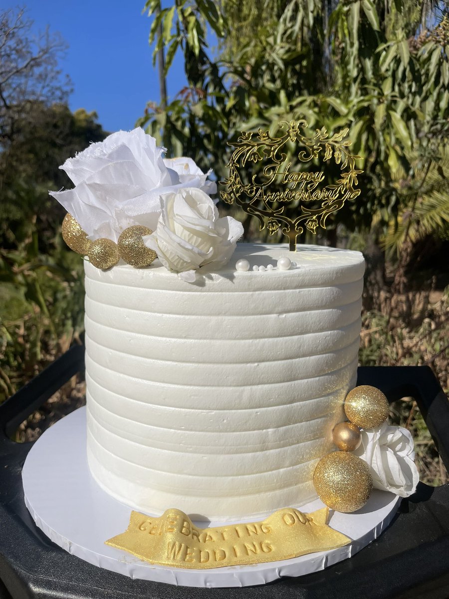 DesignCakesTale's tweet photo. Love is a beautiful thing 🥰❤️.

#designcakestalent #thatwarmfuzzyfeeling #party
 #patisserie
 #cakelover
 #zimbaker #hararebakers 
#couplescakes
#anniversarycakes
#laddiescakes
#birthdaycakes
#cakesforbirthdays
#whitecakes
#cakeswithgoldcolor
#cakeswithflowers
#cakespiration https://t.co/ABDyQdusLK