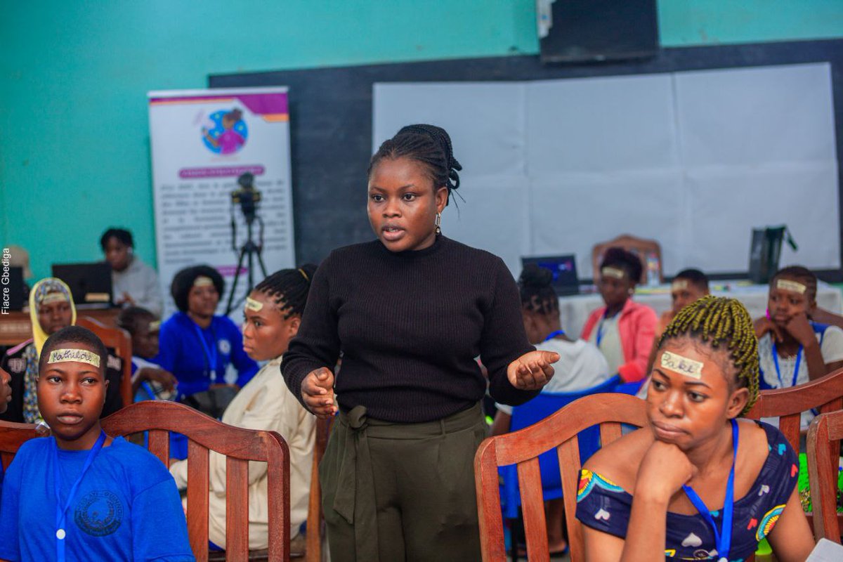 FillesActions's tweet photo. 😍 Devinez quoi 🤩❓
A toutes reines, tous les honneurs 🥰
 C'est la militante féministe @saliaichat  du Bénin (qui n'est plus à présenter) qui démarre avec énergie et enthousiasme le premier module de formation au camp national de plaidoyer Filles en Actions. 
#FillesEnActions https://t.co/AlGdwvwiql