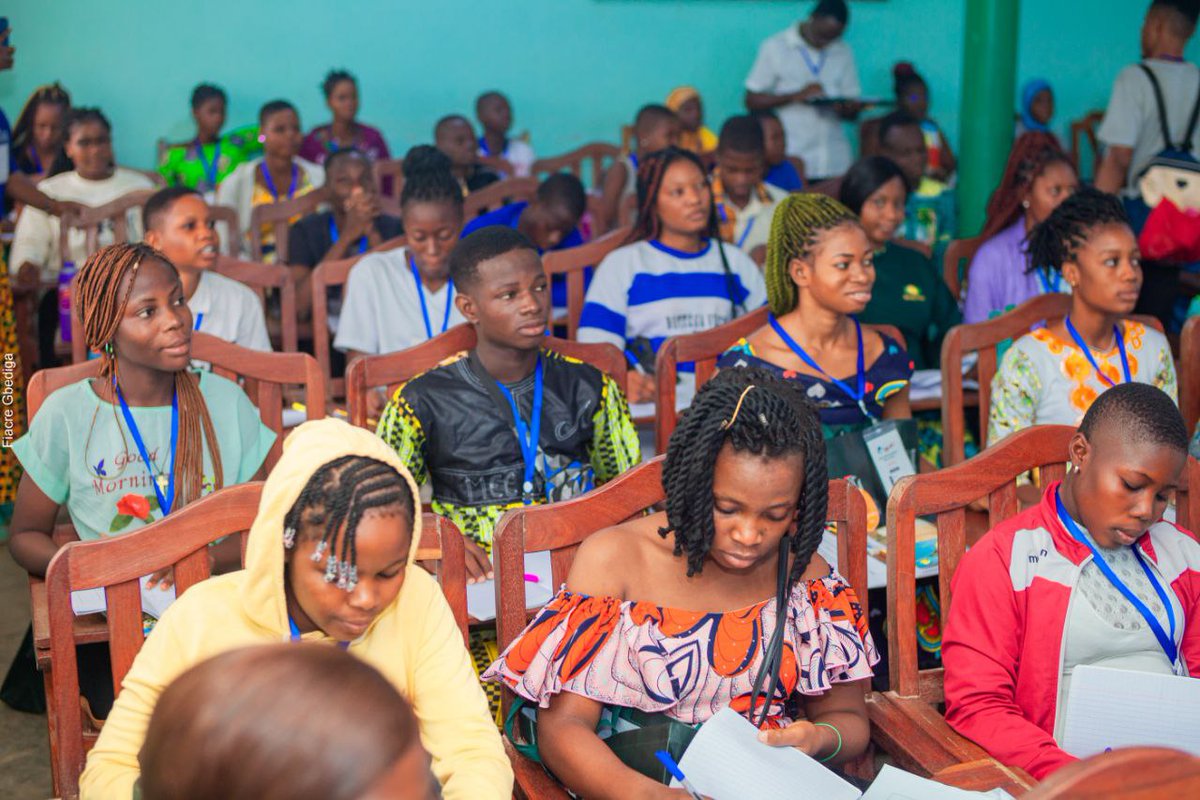 FillesActions's tweet photo. 😍 Devinez quoi 🤩❓
A toutes reines, tous les honneurs 🥰
 C'est la militante féministe @saliaichat  du Bénin (qui n'est plus à présenter) qui démarre avec énergie et enthousiasme le premier module de formation au camp national de plaidoyer Filles en Actions. 
#FillesEnActions https://t.co/AlGdwvwiql