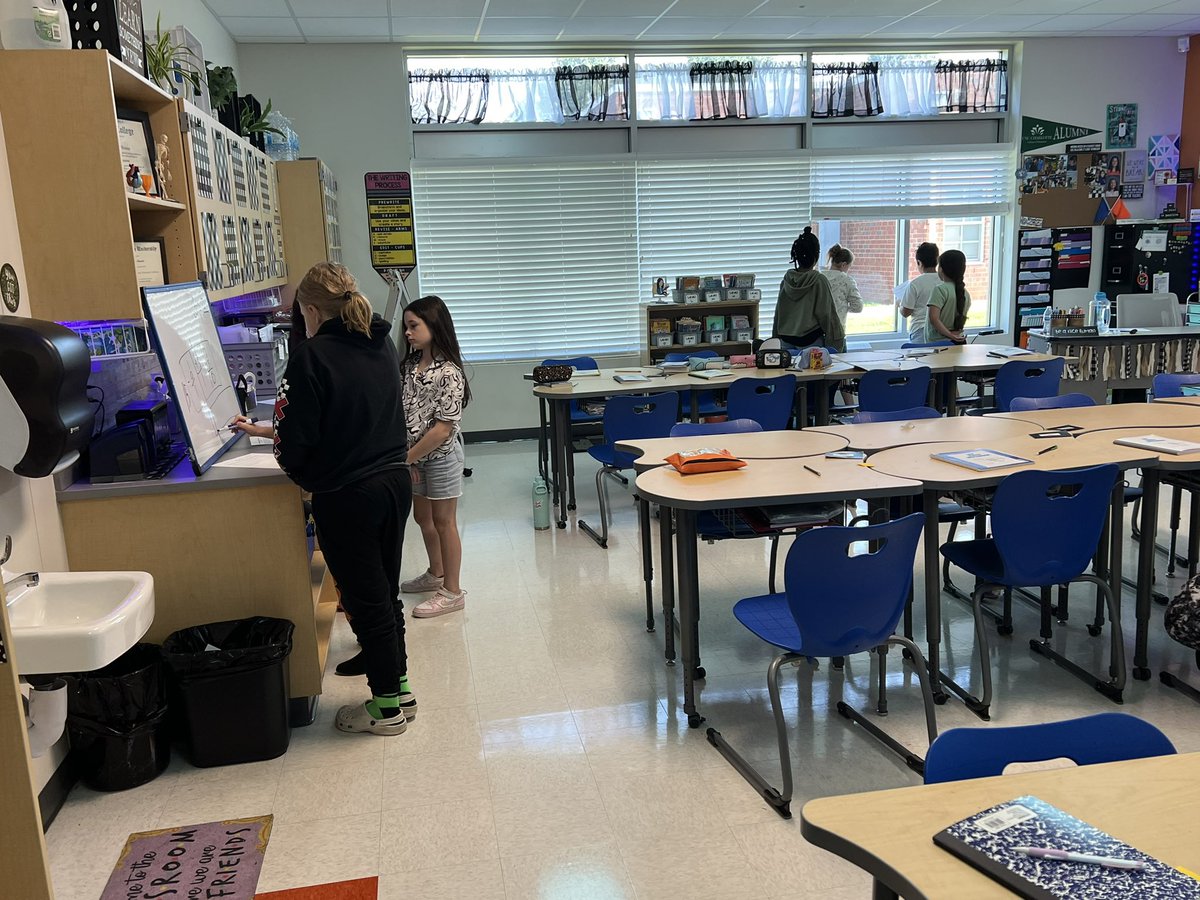 MsBennettROSA's tweet photo. Using a strategy from Building Thinking Classrooms in Mathematics to explore patterns and tables. 
@ROSArockets @DanaSbardella https://t.co/Tkl3IvZLsQ