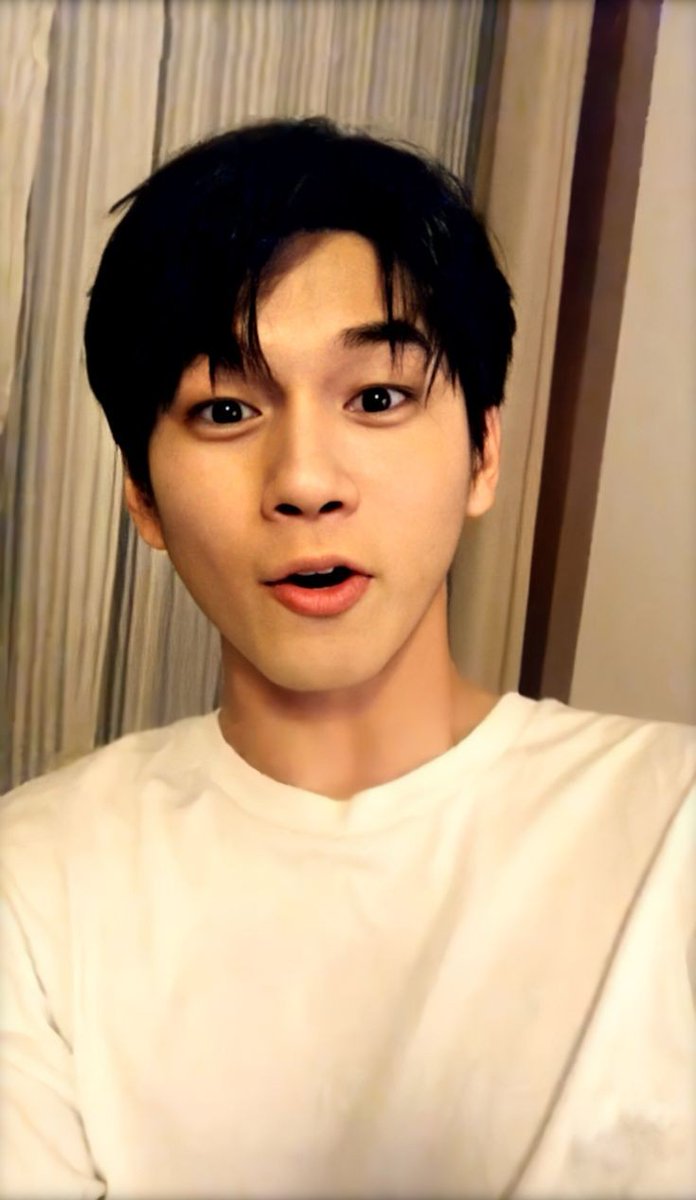 Oh? Rose biasin gua? Halo rosee