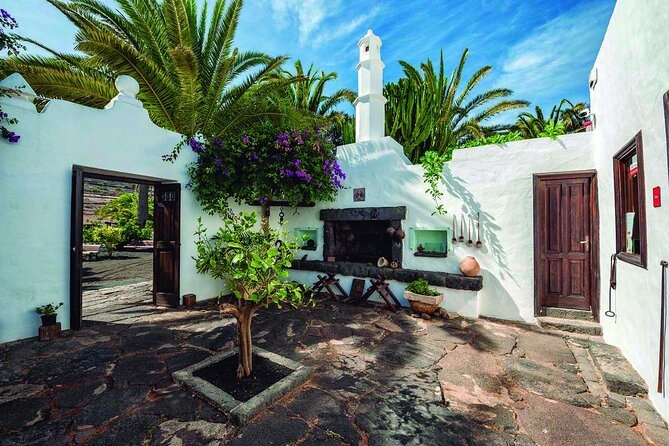KitsVacation's tweet photo. Explore the magical side of Lanzarote! Discover the beauty of Northern Lanzarote on a guided tour - 

https://t.co/WIQ6RpIGvY

#LoveLanzarote #spain #arrecife #lanzarote #canarias https://t.co/1uw4YTBSm3