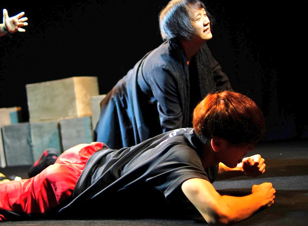 tarizu0406's tweet photo. 【お願いいたします！】

ターリーズ番外公演『大きながく』

明日20時開演の追加公演の回が、直前
の追加ということもありお席に空きが
多くございます！！！

予定が空いた方、ぜひぜひお越しくだ
さい！！！

▽ご予約(ターリーズ扱い)
https://t.co/QDnPJCWZ0V https://t.co/ZbTVTSoxYl