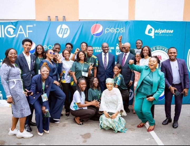 davee_designs's tweet photo. The past few days, working on the #JOOPSALaunch with the team members and my fellow volunteers for @joopsa_edostate have been pretty fun and full of experiences. Designed a lot of stuff and I'm proud of the turn out https://t.co/whPDA6YtF4