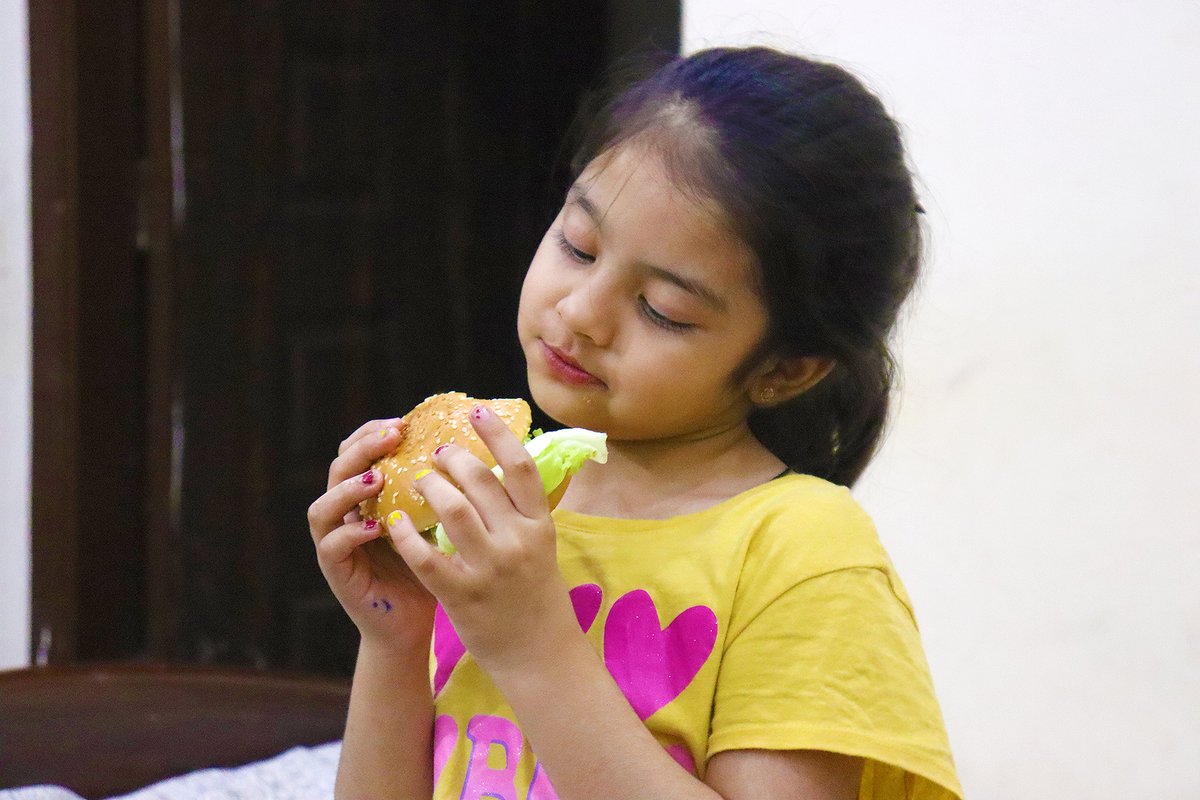 mayelaskitchen's tweet photo. These burgers are made with fresh ground beef, seasoned with just the right amount of spices, and cooked to perfection. So gather your kids and get ready to have some fun in the kitchen!

Recipe Link: https://t.co/xIlbSgLqam

#Hamburger #Burger #BeefBurger https://t.co/8noAlO5WFJ