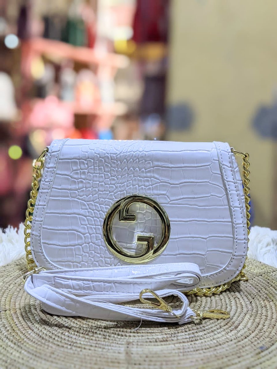 conajcare's tweet photo. @FirstDoctor I sell bags . This is available in different colors. 

Price N10,500. 
Location: Lagos
Call or Whatsapp 08037857172 https://t.co/LtRm2Wh5fS
