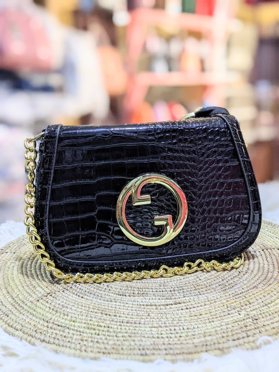 conajcare's tweet photo. @FirstDoctor I sell bags . This is available in different colors. 

Price N10,500. 
Location: Lagos
Call or Whatsapp 08037857172 https://t.co/LtRm2Wh5fS