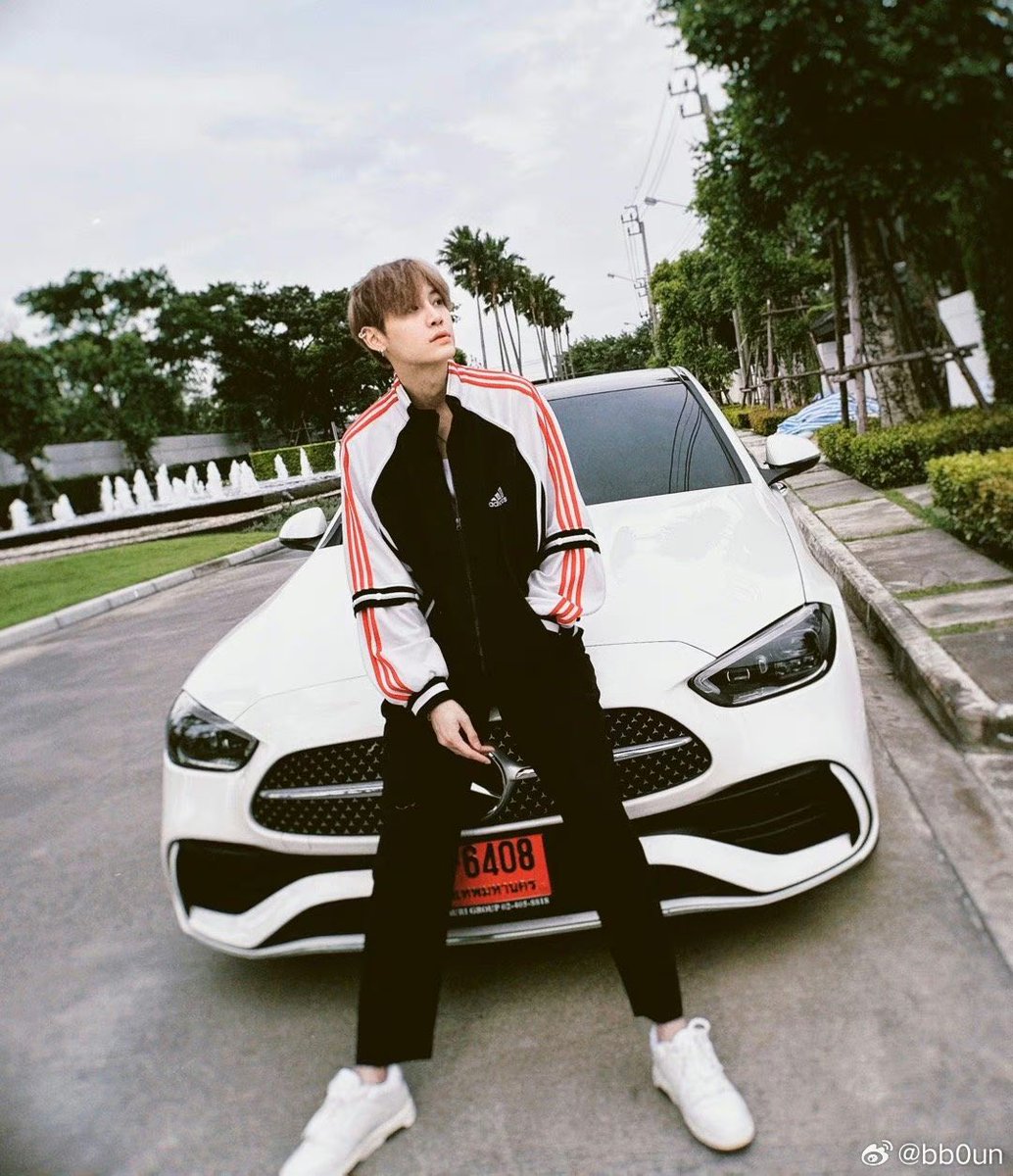 BounPrem_TH_OFC's tweet photo. [14.08.2023] Weibo updated : #bb0un 

❤️🖤❤️ ​​​

พี่ไม่ได้มาขายรถ พี่มาขายหล่อต่ะ

กด 👍🏻 กด repost กันได้น้าาา
📍 https://t.co/TCS5OqflD2 https://t.co/9Eh8lvzkdS