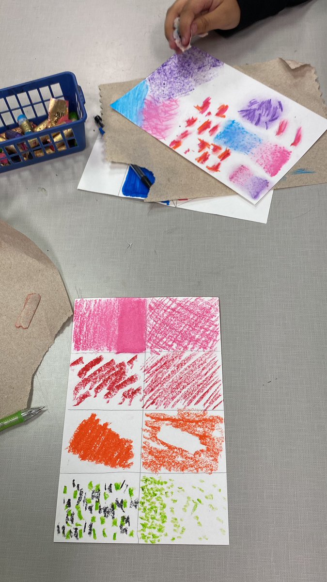 NewmanKaileigh's tweet photo. What’s that 🔊? @Ike9_AISD artists experimenting w/ oil pastel techniques stippling.  1st yr teacher Mr. Deno sharing how art is all about visual problem solving!

Welcome to @AldineArt! Thank you for choose @AldineISD!

📉 visual from @theartofed!

@adbustil @drgoffney #MyAldine https://t.co/fww9HQwzcA