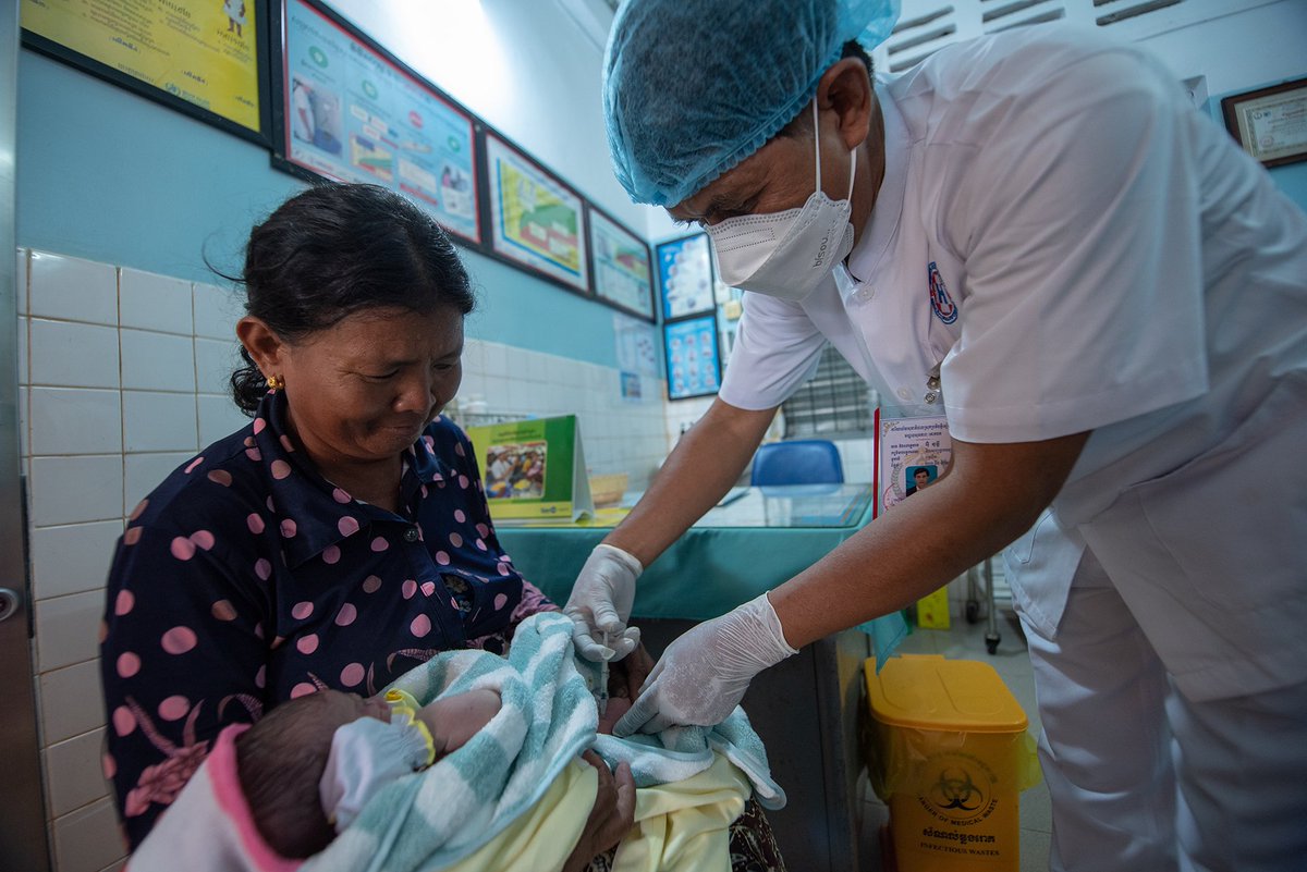 Contributions from donors, such as @eu_echo enable WHO to support Cambodia 🇰🇭 in building capacities to control the transmission of #COVID19 and other respiratory infections.

Read more #WHOImpact stories: bit.ly/3YnUMRB