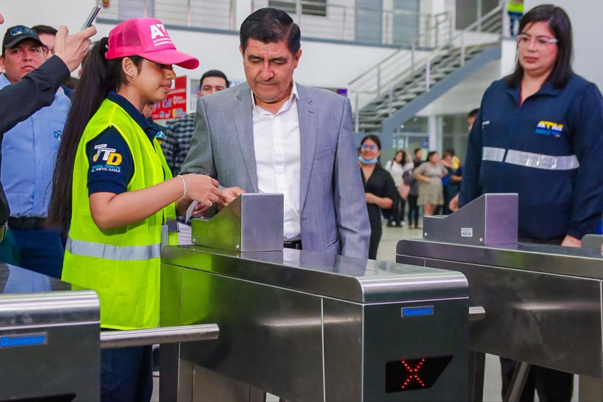 atm_daule's tweet photo. El Alcalde @WilsonCanizares constató inicio de operaciones de la Terminal Terrestre #ElNuevoDaule 😄
A las 6h00 recorrió los andenes, dialogó con usuarios con quienes ingresó al transporte público y solicitó el apoyo ciudadano para juntos transformar la movilidad en #Daule. https://t.co/LyG7qQJIQD