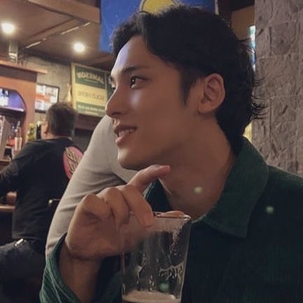 wonworrier's tweet photo. stay stay stay
- a minwon filo au

after a near death experience, gumawa si ww ng bucket list ng mga gusto nyang gawin habang may oras pa. go on a road trip, make out with a total stranger, etc. 

pero paano kung mahanap ng antipatikong kapitbahay na si mg ang list niya? https://t.co/agMhwivlON