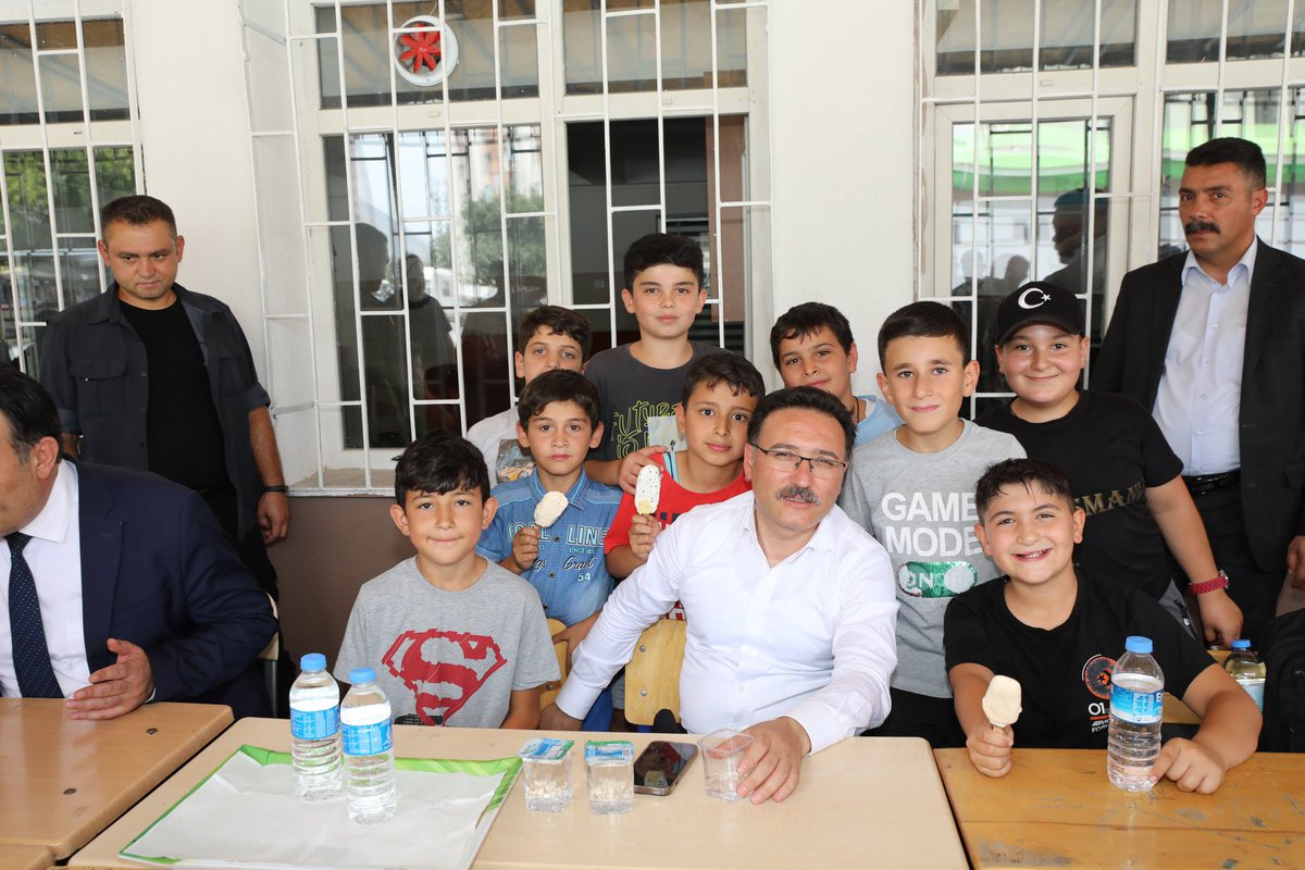 Valimiz Sayın Gökmen Çiçek, İl Millî Eğitim Müdürümüz Bahameddin Karaköse ile beraber Kayseri İmam Hatip Ortaokulu'nu ziyaret ederek öğrencilerle bir araya geldi.

<a href="/tcmeb/">Millî Eğitim Bakanlığı</a> <a href="/kayserivaliligi/">T.C.Kayseri Valiliği</a> <a href="/gokmen_cicek_/">Gökmen Çiçek</a> <a href="/senolesmer/">Şenol Esmer</a> <a href="/BahameddinK/">Bahameddin KARAKÖSE</a>