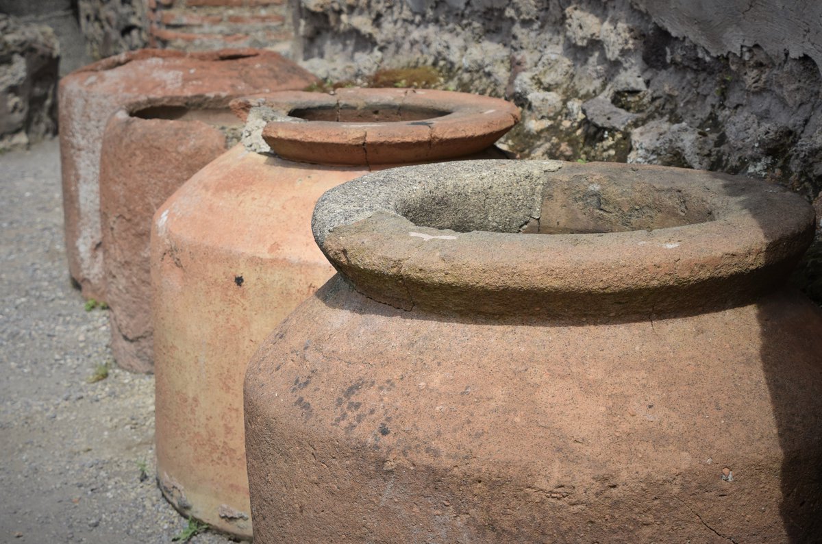 pompeii_sites's tweet photo. Often associated with the ovens and mill rooms were kneading rooms that contained a counter on which the dough was prepared for baking. Evidence of kneading machines has also been found as have containers for the grain that once had their volume inscribed on their rims. https://t.co/ooKSg6EJ0O