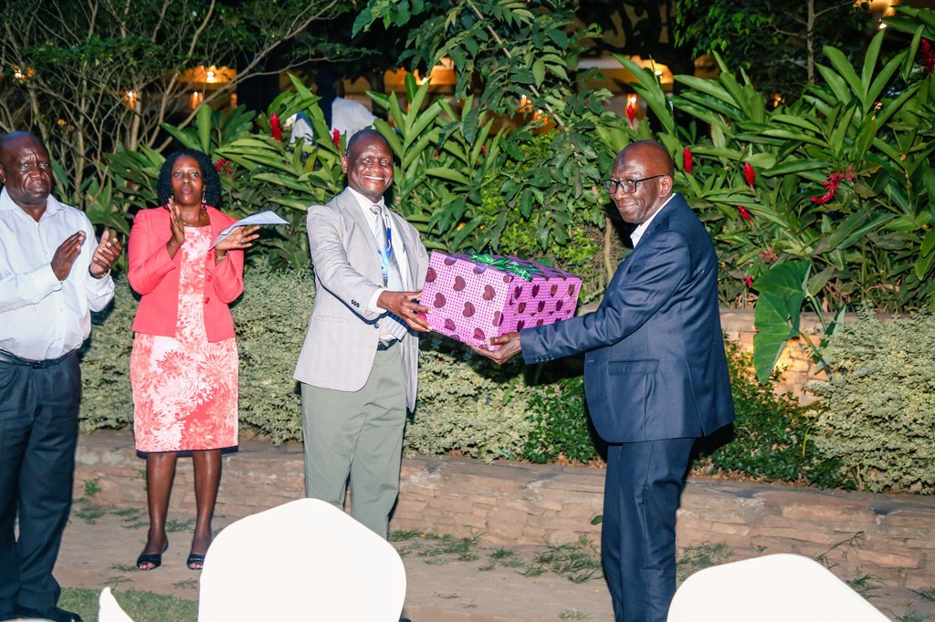 UgandaCancerIns's tweet photo. We held a farewell dinner for our own Radiation Oncologist, Dr. Ahmed Kasumba Luwagga who has retired from active service.
We appreciate your dedication to serving cancer patients and wish you the best in your next endeavors.
#ResearchIsOurResource https://t.co/WVweHfxYtS
