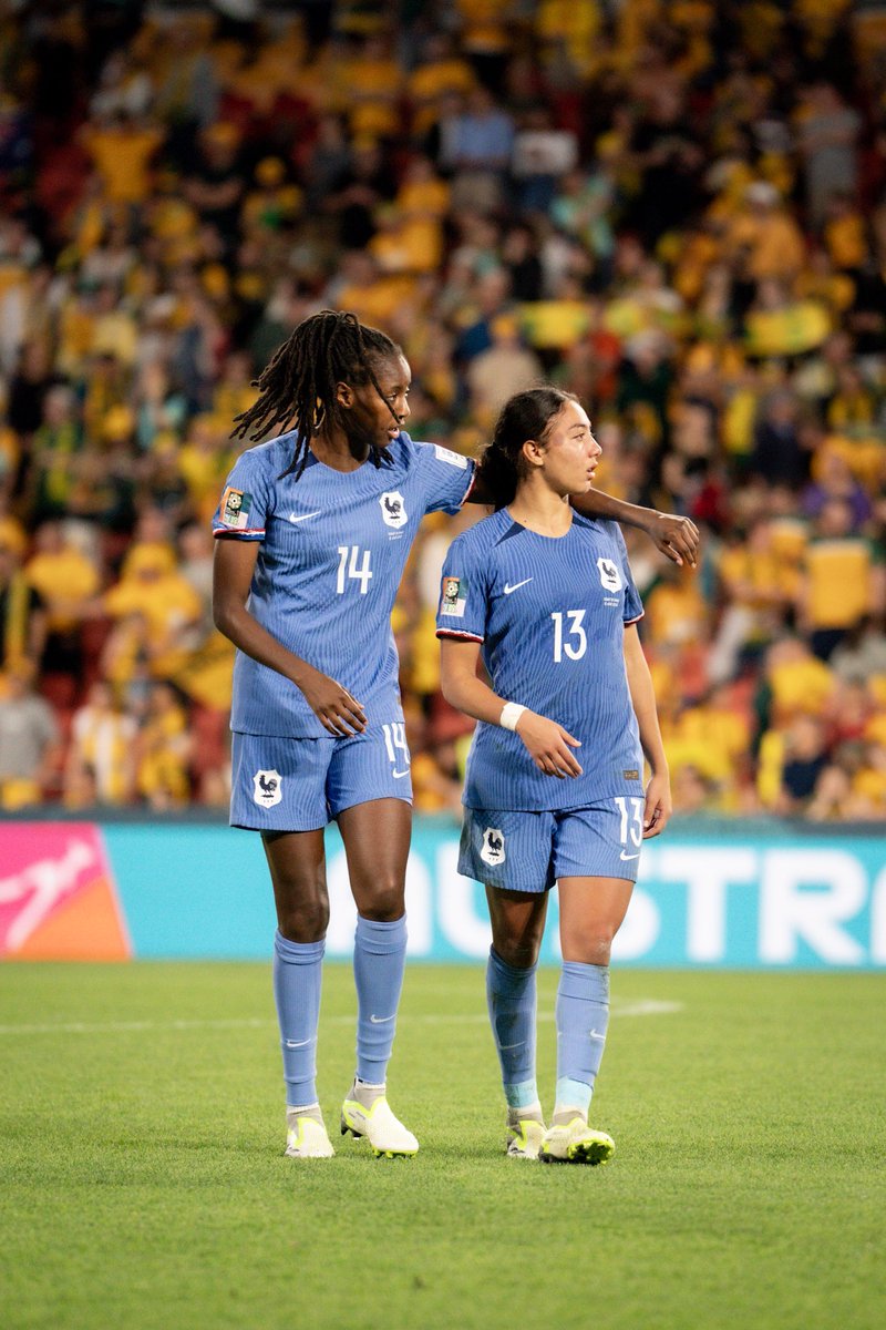 Notre aventure dans cette coupe du monde s’arrête là, beaucoup de tristesse car on avait à cœur d’aller plus loin.. 🥺❤️‍🩹
Fière de cette équipe, on a tout donné. 
On va relever la tête et aller de l’avant. 
Merci pour votre soutien ! 💙🤍❤️ <a href="/equipedefranceF/">Equipe de France Féminine</a>