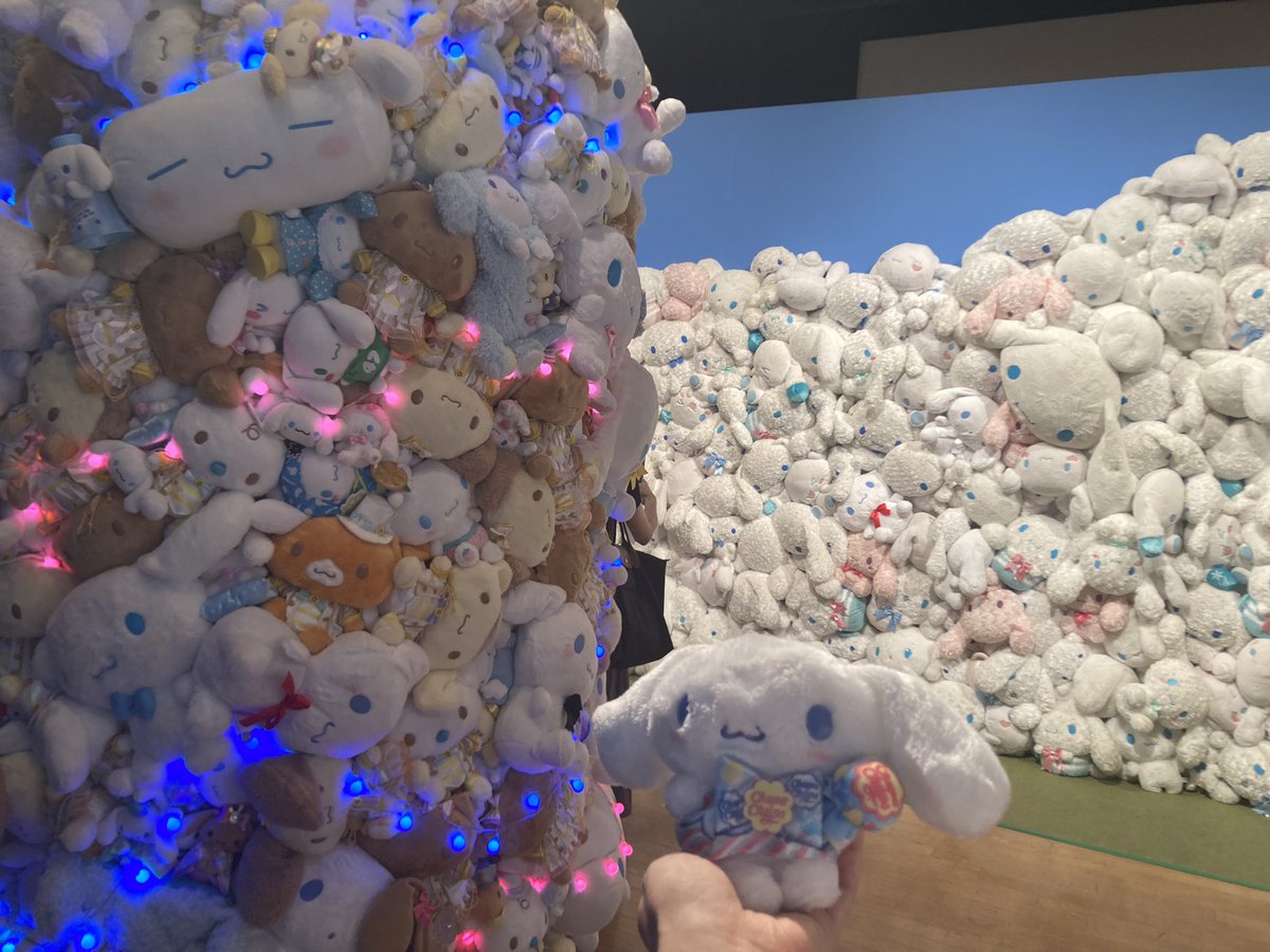 tm_harosui's tweet photo. 2017年に銀座松屋で見たぶりのシナモロール展☁️特典も豪華でとってもとっても可愛くて癒された✨
幼い頃からシナモンと共に成長してきたし、これからもず〜っと大好きだよ💞 https://t.co/Wi6kQKqtfp