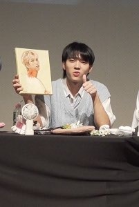 Likereally120's tweet photo. 저화질 남우현
킁카킁카는 왜한거야 ㅜㅜ
우현이 강아지 맞음 확실함 제가 봤어요

혹시 230813 비트로드 대면팬싸 우현이가 그림 들고 잇는 사진 있으신분..🥺 https://t.co/YBtl2LJ1tc