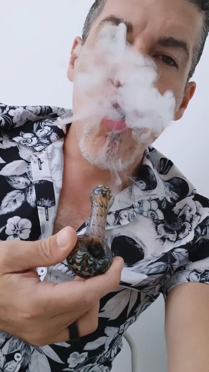 DominickDeseo's tweet photo. #gaystoner #facecard #stonerbator #daddystatus https://t.co/OSCpDl8SPD