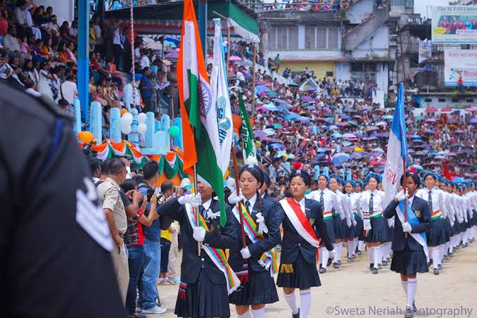 sg_chowdhury's tweet photo. We've been patriotic since 1947, well you guys carry on with the #dpchange #HarGharTirangaAbhiyan2023 et al - heard somewhere on the ridge where we played #kalimpong https://t.co/X0jxtfSTud