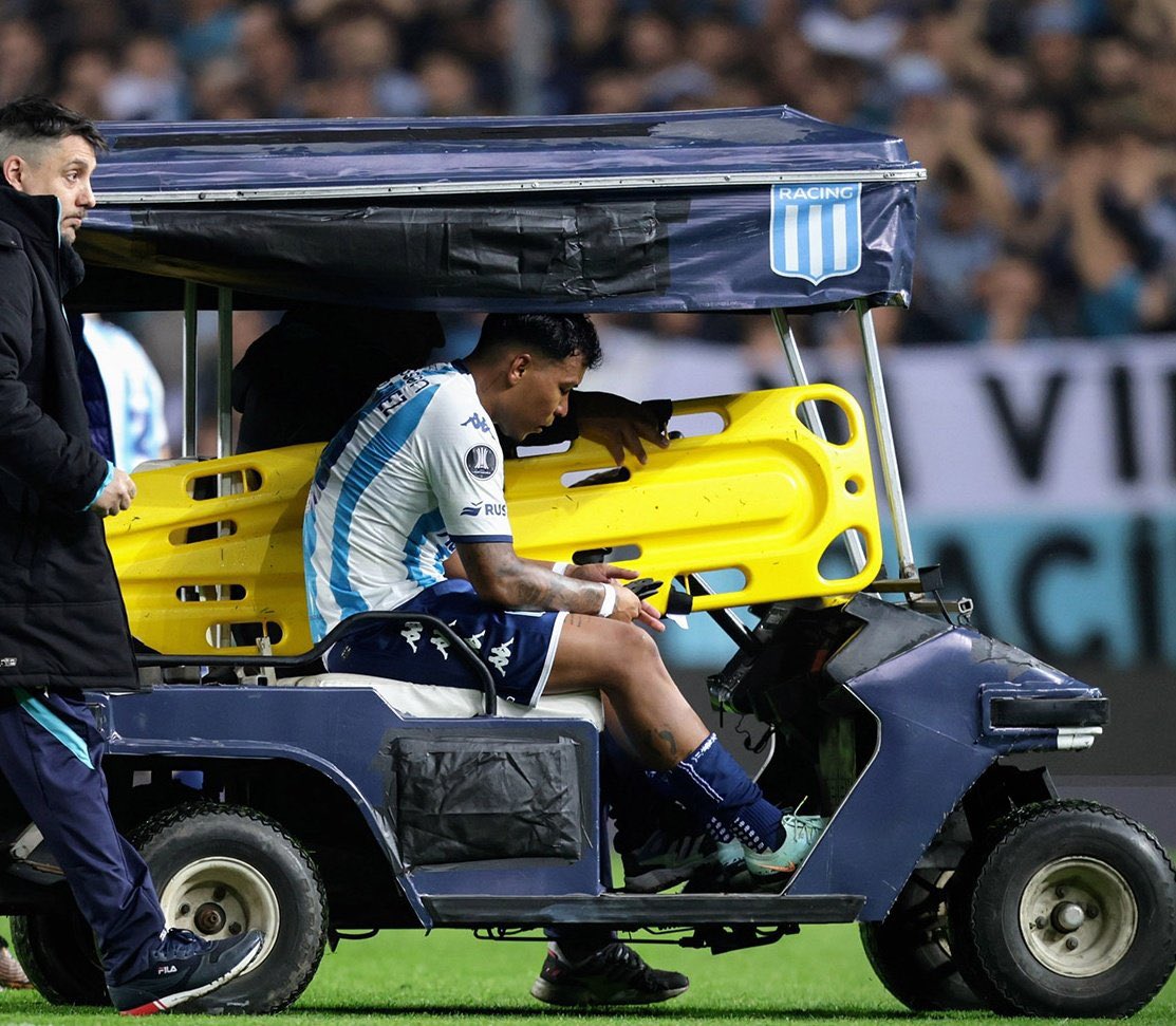 DataRacingOK's tweet photo. ⚠️ ÚLTIMO MOMENTO - Informa @DavilaTomi que ROGER MARTÍNEZ ESTÁ DESCARTADO para el choque de ida ante #Boca por #CopaLibertadores. https://t.co/sF1O0kzHf2