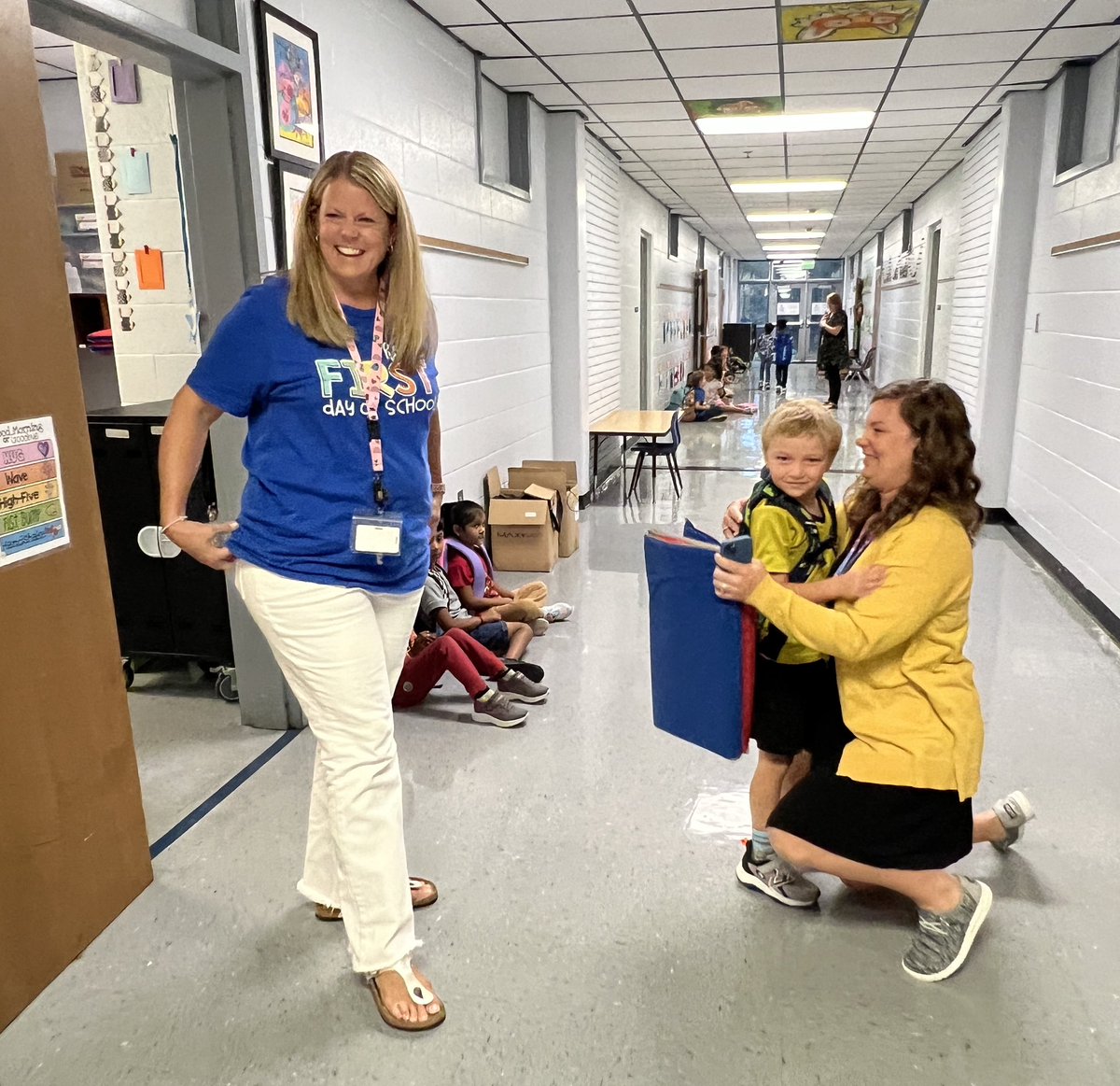franklinspecial's tweet photo. The first full day of kindergarten has begun! The @fssdjes drop-offs were full of hugs and smiles! #fssdfirstday https://t.co/UFGdGvi7Ty