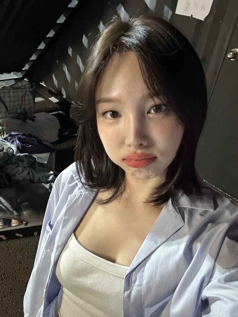 archivenayeon's tweet photo. everyone’s dream girl, im nayeon https://t.co/pDsL9kF9VH