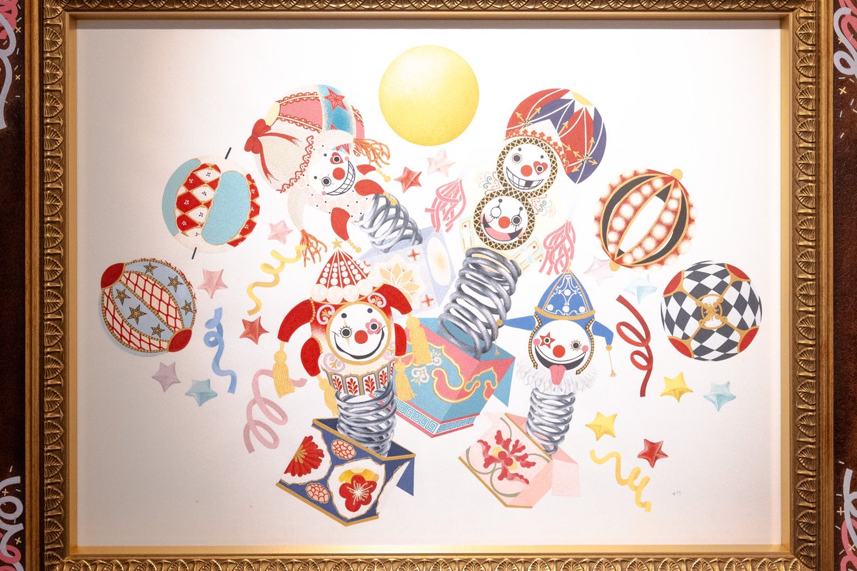 👩🏻‍🦰her. คือ นิทรรศการกลุ่มของ 6 ศิลปินหญิง ที่จะชวนให้ผู้ชมได้สลัดทิ้งซึ่งกรอบคิดเกี่ยวกับความเป็นสตรี และละวางความคาดหวังตามขนบที่มีต่องานศิลปะของผู้หญิงลง แล้วหันมาพิจารณาอย่างเป็นกลาง ปล่อยให้ผลงานได้มีโอกาสเล่าเรื่องของตัวเองอย่างเต็มที่ โดยไม่จำเป็นต้องมีเพศคอยกำกับดูบ้าง (1)