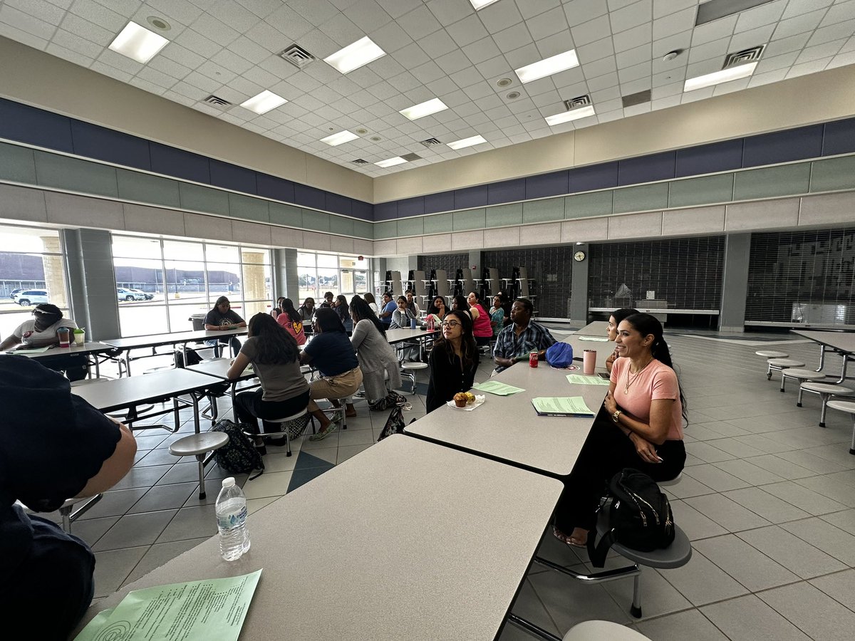 EmilieManner's tweet photo. Getting our week started with our amazing hard working paras this morning. Our school couldn’t function without these paras! #Lifeasalab @LeeCFISD https://t.co/yKbFEGOeGj