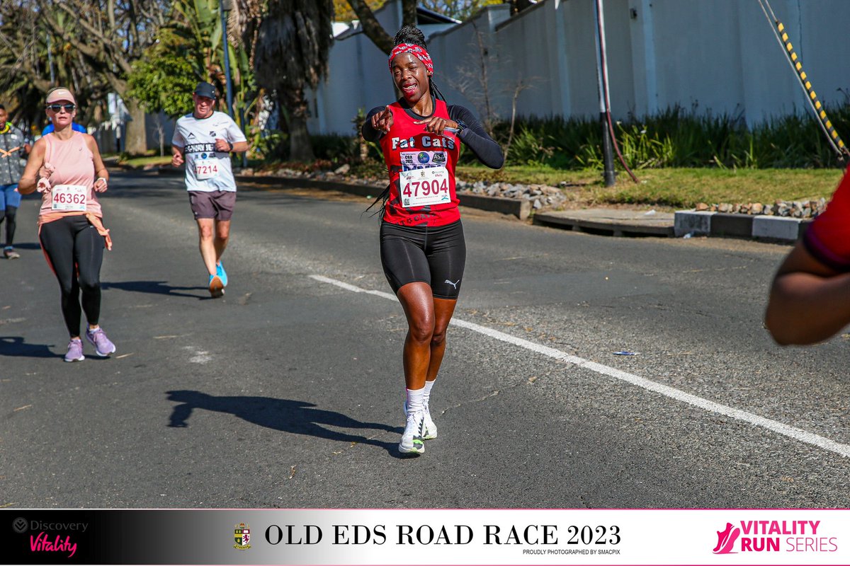 cherrie_e_fit's tweet photo. “We are building” ~ Old Eds Half Marathon | 1:59:06
#running #cherrie_e_fit #marathontraining #longdistancerunner #ultradistancerunner #fatcats #TopRunneroftheBackRunners #pumarunning #ForeverFaster #fueledbynitro https://t.co/zZGqWOJWih