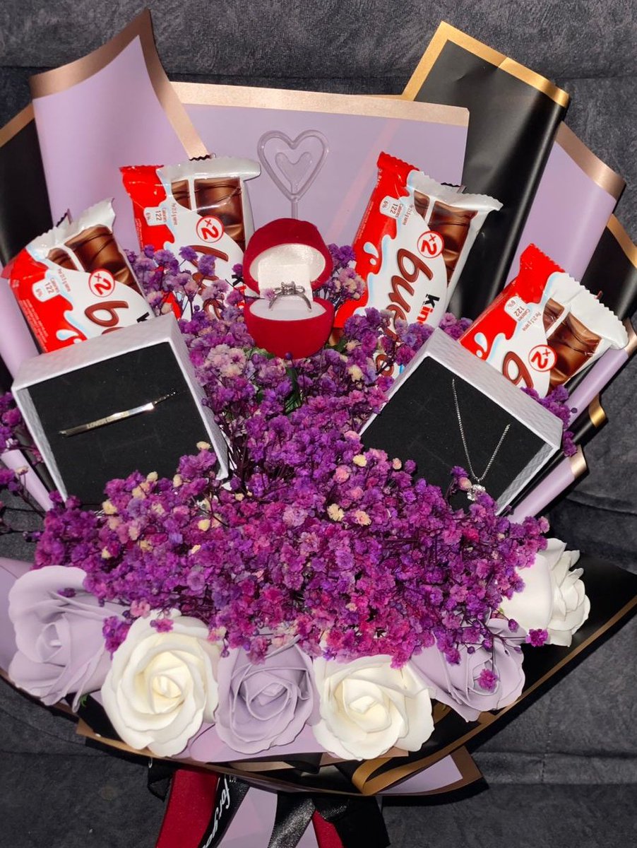 anisndira's tweet photo. Both bouquet ni boyf dorg pilihkann ikut warna fav girlf dorgg weyhh !! 🥺😍

Korang pon boleh customm jugkk tauu hihi 🙈✨ https://t.co/HvWBI2CSTM