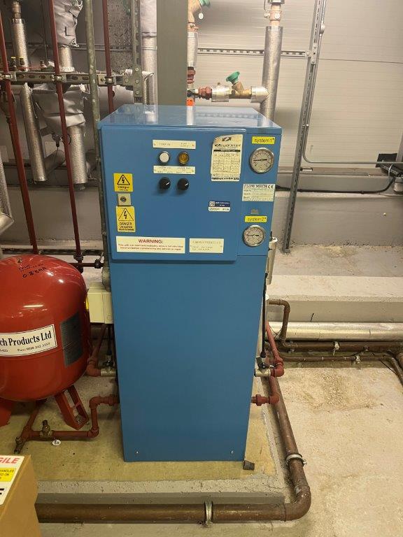 Flowmechltd's tweet image. Out with the old &amp;amp; in with the new! 
Over 15 years old and still working. Our engineers replaced the unit with our new digital twin system unit on Saturday with no disruption to our client #FlowMech #efficiency #MondayMotivation