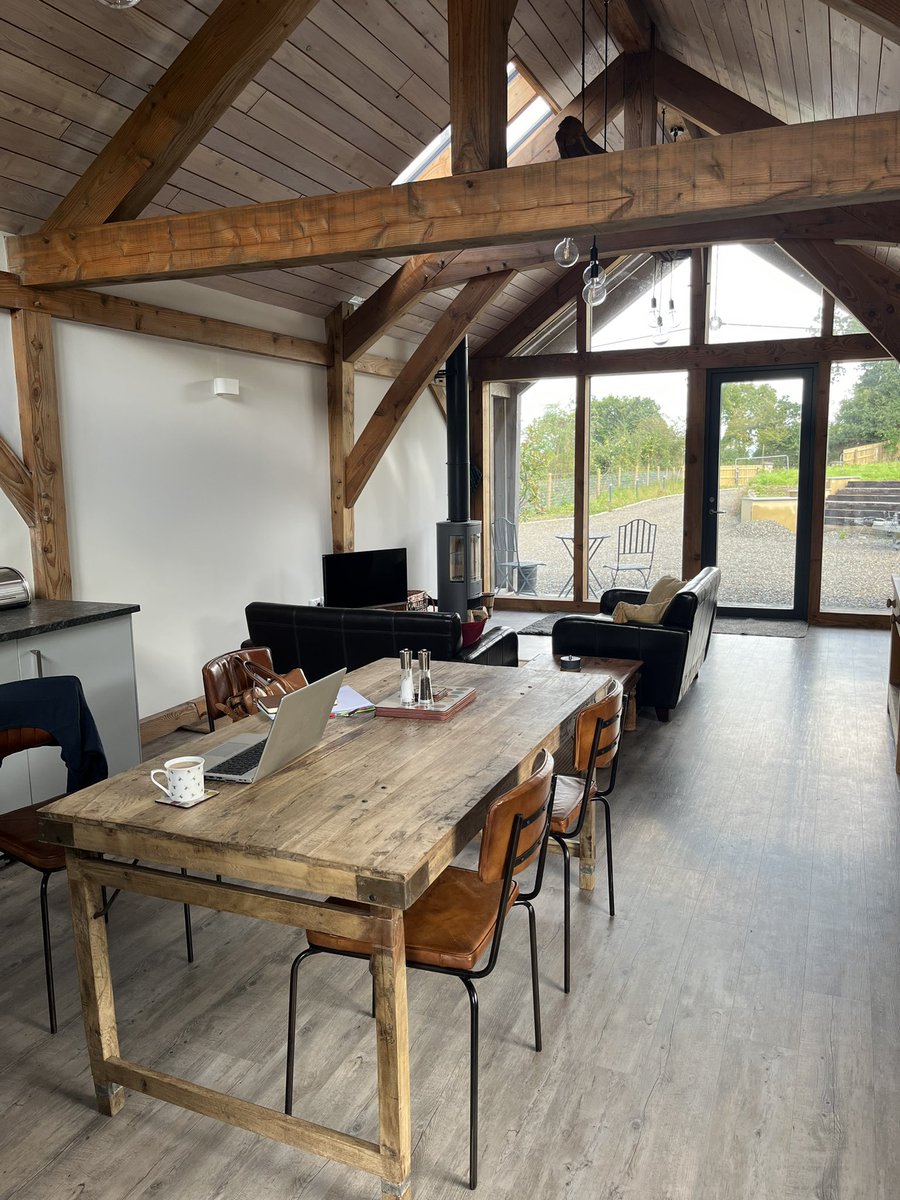New week, new office (well just for today 😊). Working and meeting holiday letting agents to show them around our new holiday cottage. Exciting times 😍😍

#holidaylet #cornwall #comingsoon