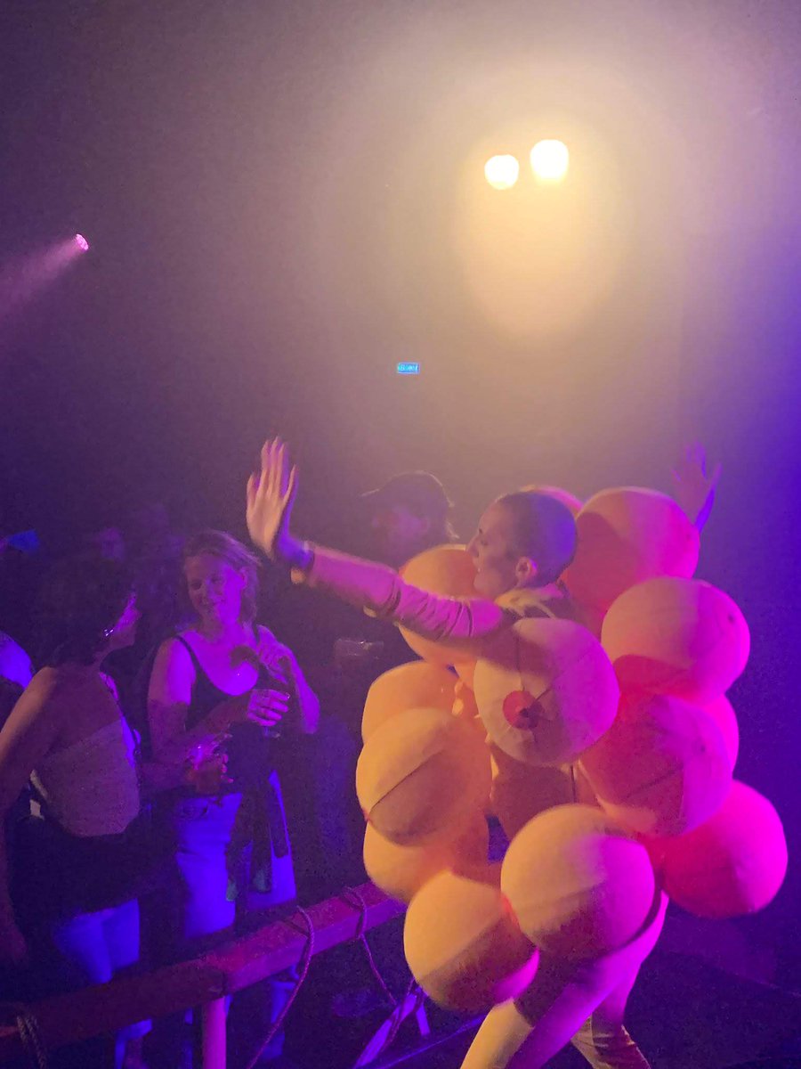 LSmith_Arts's tweet photo. Some yellow boob fun at Gatorland @DTRH_Fest !!

#takemetoni #lorrainesmitharts #costumeperformance #summerfestival #ace_thenorth https://t.co/VH2H8H70KB