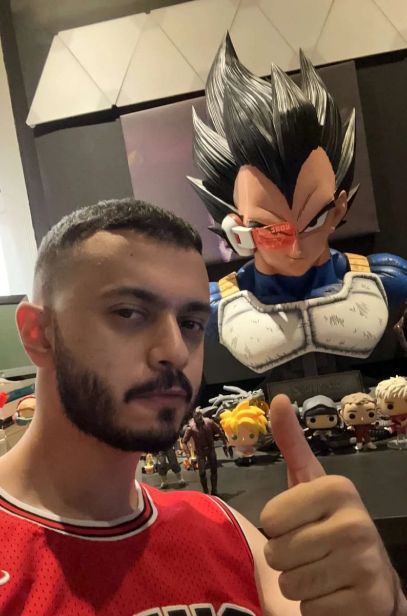 ContextHanody's tweet photo. مين مقلد ابتسامة التاني 🤨 https://t.co/iRdi8zaGaX
