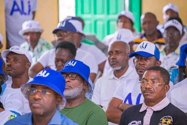 CSMezuiObiang's tweet photo. En ma qualité de Membre du Bureau politique,  j'ai pris part aux côtés de mon collègue membre du Gouvernement,@DrObiang , à une  réunion consacrée aux préparatifs du Grand meeting populaire à Oyem de notre candidat à la Présidentielle,  le DCPR @PresidentABO . https://t.co/o7xqm8DMy3