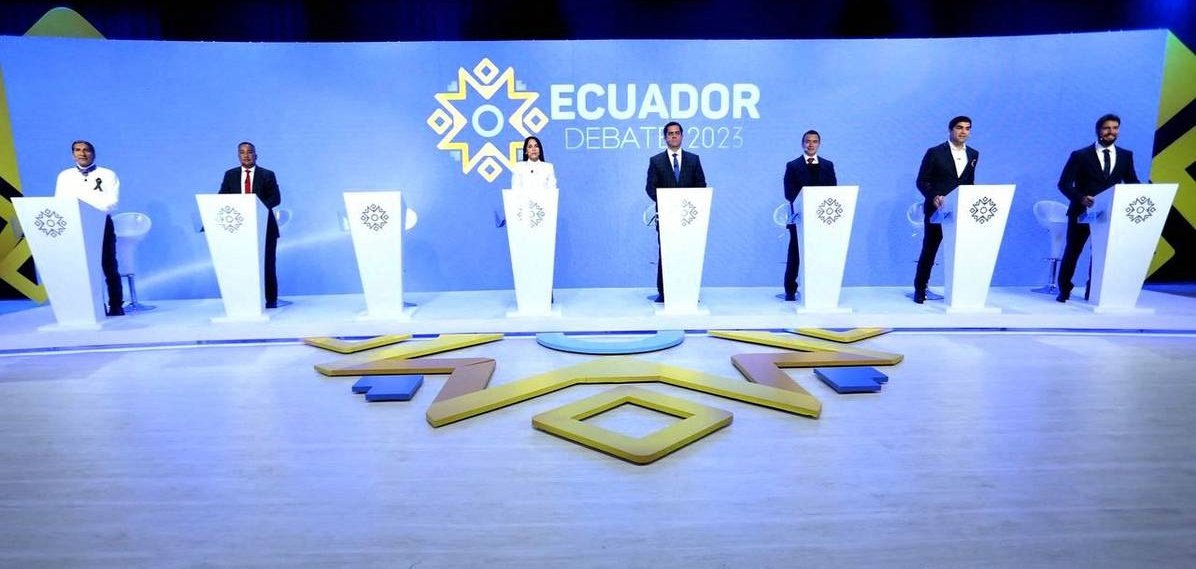 DrBannerLuis's tweet photo. Ninguno me representa, MI VOTO para el que no dejaron asistir...
#DebatePresidencial2023 candidatos mediocres.
#Villavicencio
Todo 25
#TopicEsCorrea #TopicElPillo https://t.co/uY32UqfIG8