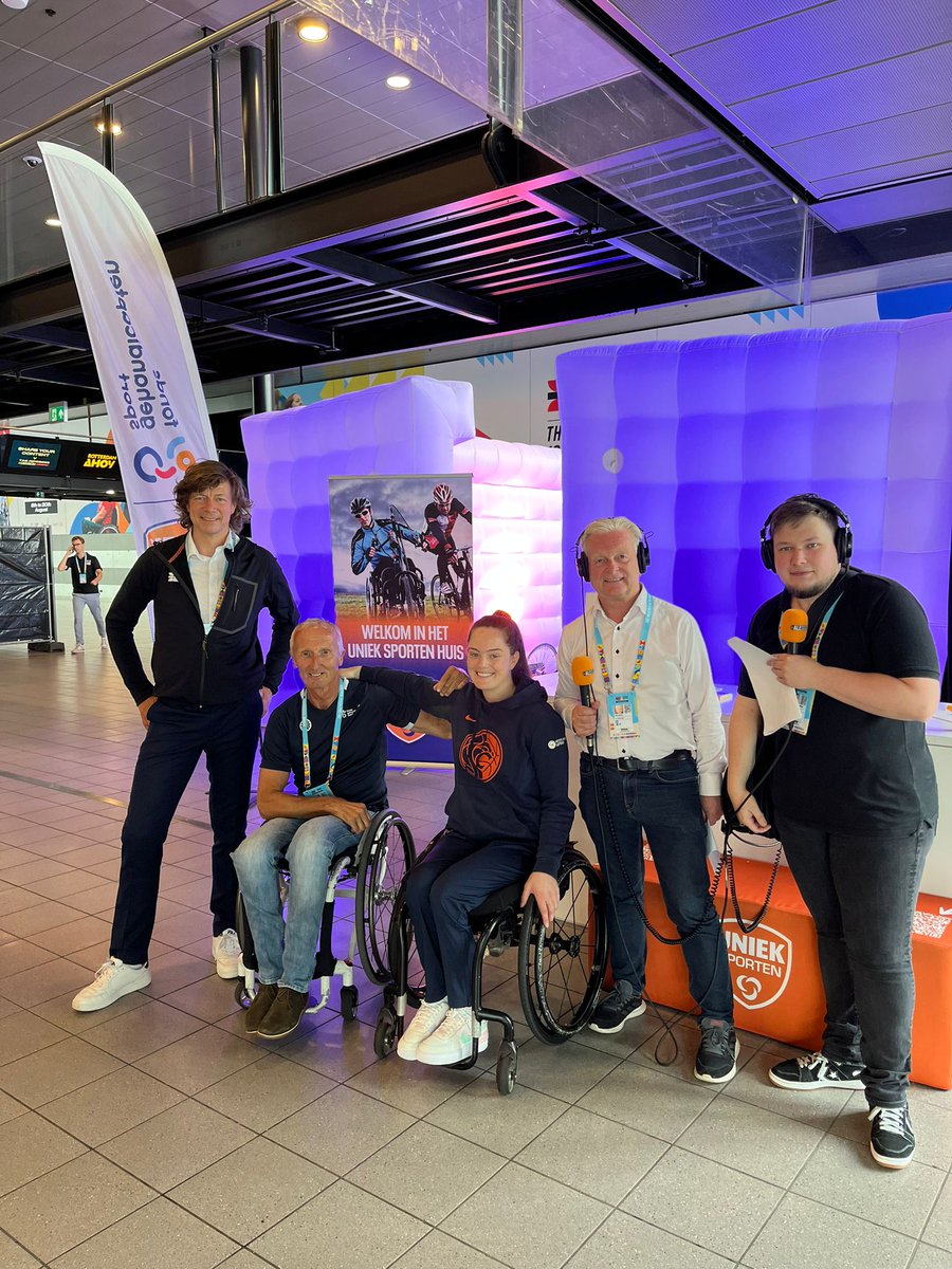 ALLsportsradio (@sportsradionl) on Twitter photo Vanmiddag waren we live op de
<a href="/EuroParaChamps/">European Para Championships</a>! <a href="/RDenneman/">Robert Denneman</a> en <a href="/fondsGsport/">Fonds Gehandicaptensport</a> directeur <a href="/NikeBoor/">Nike Boor</a> gingen in gesprek met o.m. <a href="/Rolstoelbsktbal/">Nederlands Rolstoelbasketbal Team</a>
Anouk Taggenbrock, Johan Reekers, <a href="/maximhartman/">Maxim Hartman</a> over <a href="/UniekSporten/">Uniek Sporten</a> en toernooidirecteur <a href="/JeroenStrthf/">Jeroen Straathof</a>! Luister terug: soundcloud.com/allsportsradioโฆ Vanmiddag waren we live op de
<a href="/EuroParaChamps/">European Para Championships</a>! <a href="/RDenneman/">Robert Denneman</a> en <a href="/fondsGsport/">Fonds Gehandicaptensport</a> directeur <a href="/NikeBoor/">Nike Boor</a> gingen in gesprek met o.m. <a href="/Rolstoelbsktbal/">Nederlands Rolstoelbasketbal Team</a>
Anouk Taggenbrock, Johan Reekers, <a href="/maximhartman/">Maxim Hartman</a> over <a href="/UniekSporten/">Uniek Sporten</a> en toernooidirecteur <a href="/JeroenStrthf/">Jeroen Straathof</a>! Luister terug: soundcloud.com/allsportsradioโฆ
