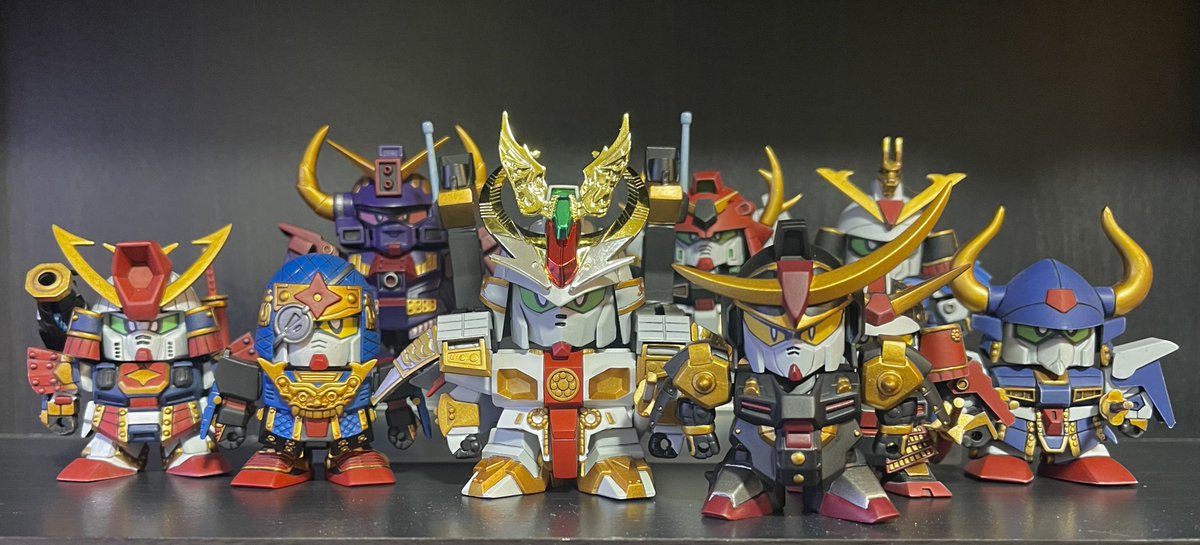 waguma9's tweet photo. ★こだわりポイント★
合わせ目消し&amp;主にシタデルスプレー&amp;筆塗り。足にディテール追加（元キットはシール表現）。ツノ飾りは金メッキの着色はいで銀色表現&amp;マスキングからのエアブラシクリアカラーで緑赤表現。ゴージャス✨
一番は、目のシール自作と鼻と口の調整してイケメンに(*ﾟ∀ﾟ) https://t.co/cR72900rrM