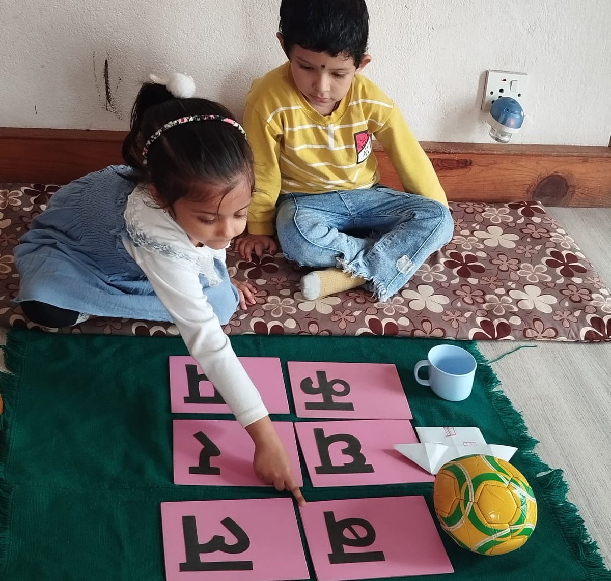 shikshanter's tweet photo. #learningisfun #learningbydoing #learningnepali #shikshantar #school #Preschool https://t.co/hxM2ElQoo0