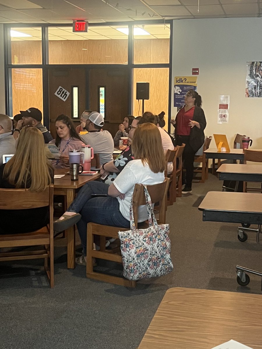 FrenshipMS's tweet photo. Mrs. Miller delivered a very informative presentation on dyslexia today. #thefms https://t.co/nK1HbDocJx