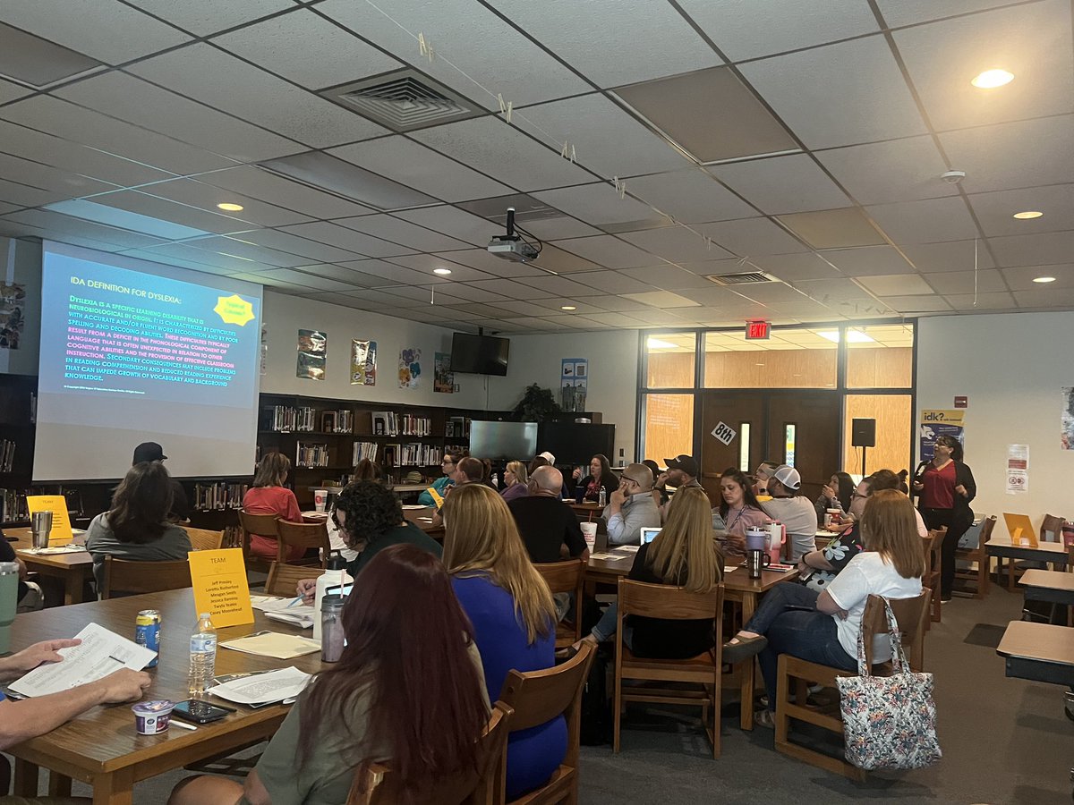 FrenshipMS's tweet photo. Mrs. Miller delivered a very informative presentation on dyslexia today. #thefms https://t.co/nK1HbDocJx