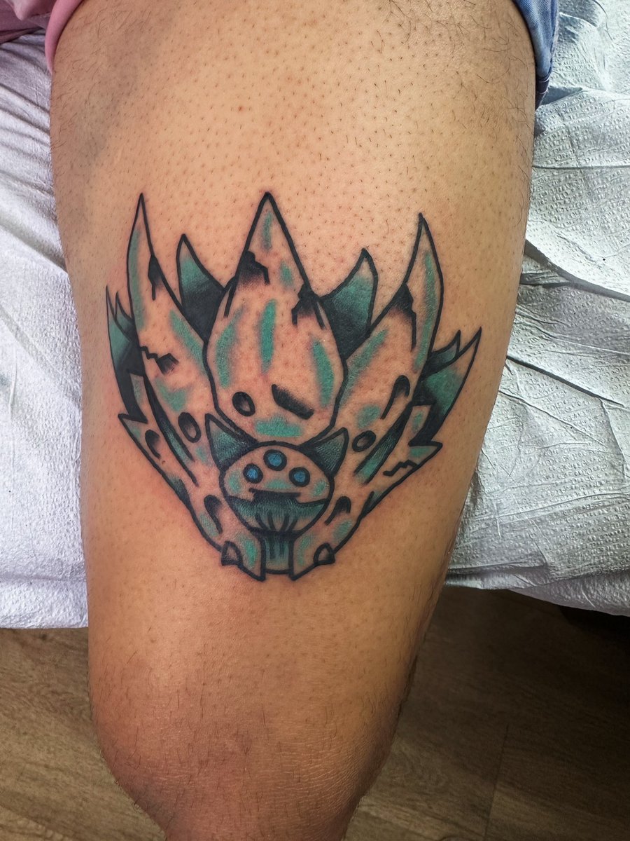 UltraMengX's tweet photo. The beginning  of a American traditional crota tattoo I did over the weekend. #Destiny #Destiny2 #Destiny2Art #AOTW #TWAB #Bungie https://t.co/pQTn8e7TLE