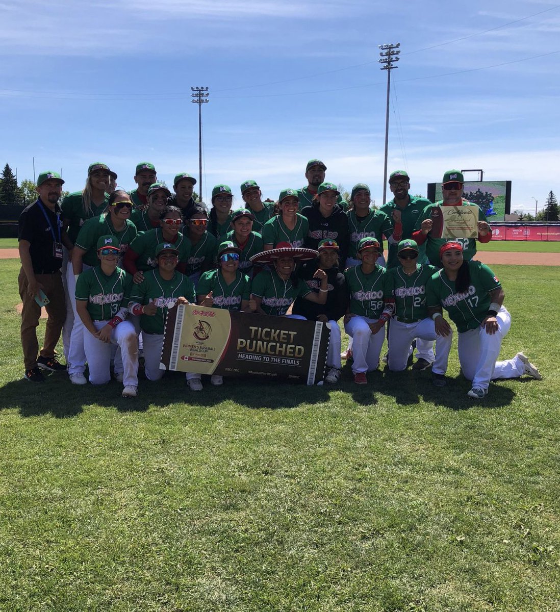 Muchas pero muchas Felicidades a la Selección Femenil de Beisbol por lograr su pase a la Súper Ronda del Mundial Femenil de Beisbol 🇲🇽 <a href="/DeporteCDMX/">Instituto del Deporte de la Ciudad de México</a> <a href="/GobCDMX/">Gobierno de la Ciudad de México</a> <a href="/martibatres/">Martí Batres</a>