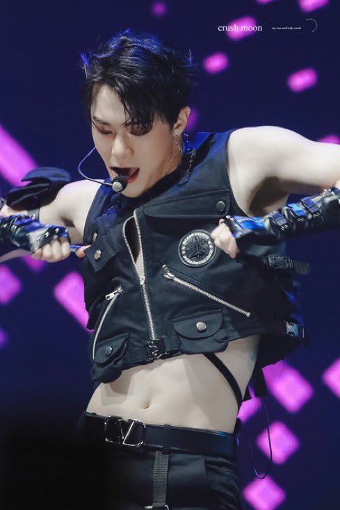 petals_star's tweet photo. There is absolutely no one as perfect, stunning, sexy, gorgeous and talented as you, Binnie. You are irreplaceable! 🥺❤️🔥🍀🌙🙌 #StageGenius #BestDancer #LeadVocal #Choreographer #Centre #remembering_MoonBin #문빈 #MOONBIN #ムンビン #文彬 #มุนบิน #ASTRO #아스트로 @offclASTRO https://t.co/7nP52lNDDX