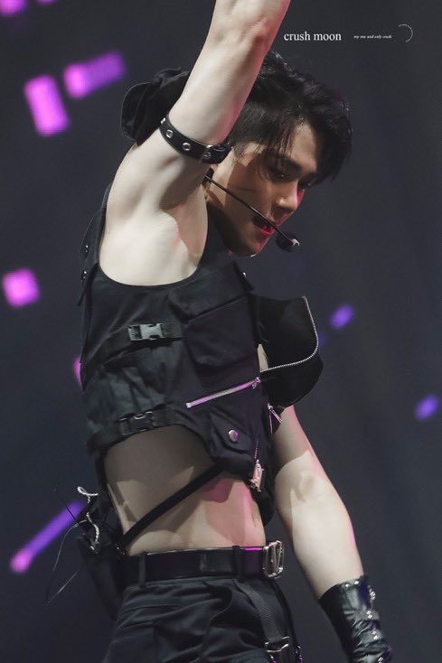 petals_star's tweet photo. There is absolutely no one as perfect, stunning, sexy, gorgeous and talented as you, Binnie. You are irreplaceable! 🥺❤️🔥🍀🌙🙌 #StageGenius #BestDancer #LeadVocal #Choreographer #Centre #remembering_MoonBin #문빈 #MOONBIN #ムンビン #文彬 #มุนบิน #ASTRO #아스트로 @offclASTRO https://t.co/7nP52lNDDX