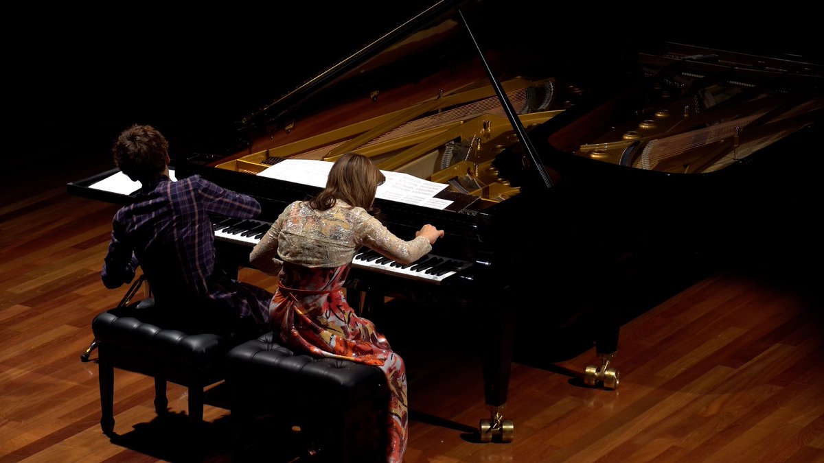 PianoduoDUOR's tweet photo. In Singapore Conference Hall on Aug.13.2023.
Photo: Guan Zhiwen
#duor #ドゥオール #concert #コンサート #singapore #シンガポール #ベヒシュタイン #bechstein #bechsteinpiano #pianoduo #ピアノデュオ #2pianos #2台ピアノ https://t.co/TD9IjKNzJU