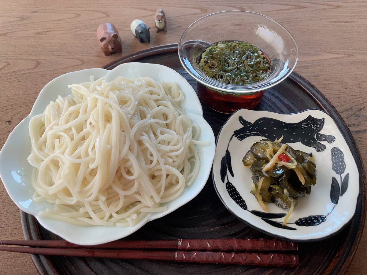 gohanbambo's tweet photo. そうめんは半田そうめんが一番すき。
太め https://t.co/CDEBWnh1ln